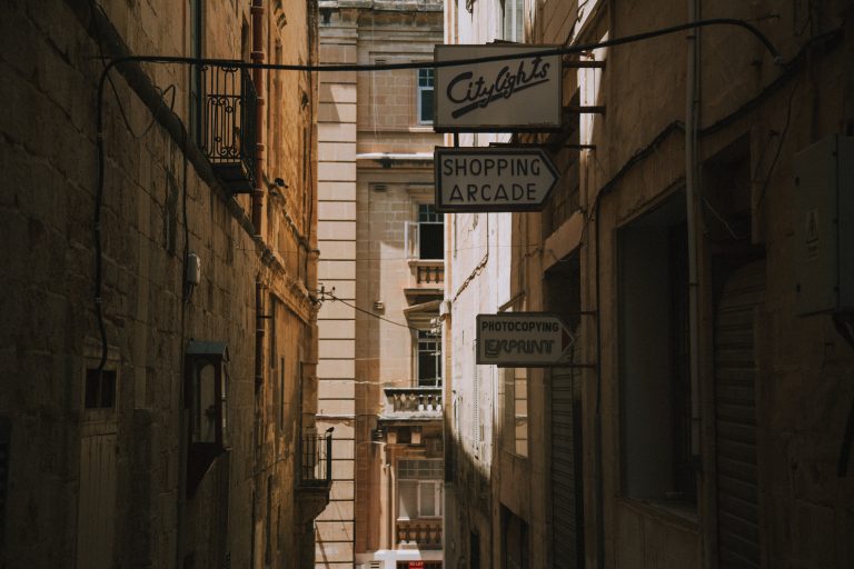 Scour Valletta